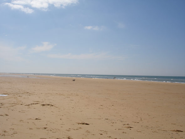 [ Sand beach at the French Atlantic Coast ]