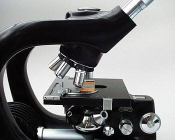 [ Steindorff's famous "Microbe Hunter" microscope ]